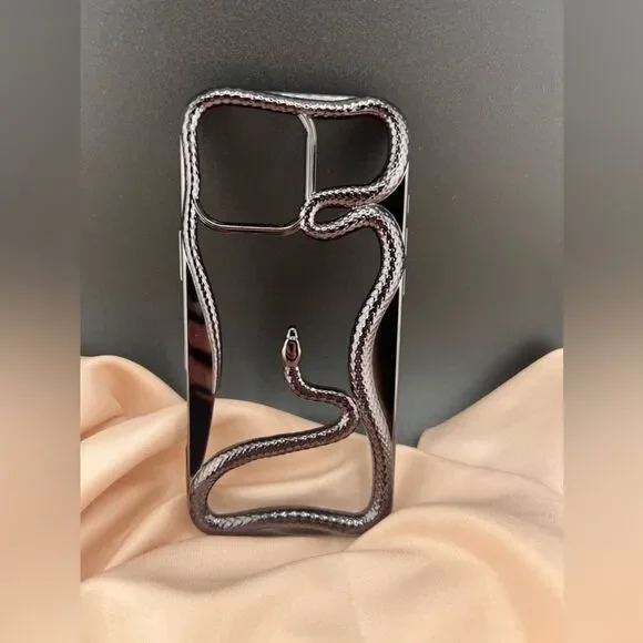 Sleek Black Snake Design IPhone 16 pro max Case - Picture 5 of 5